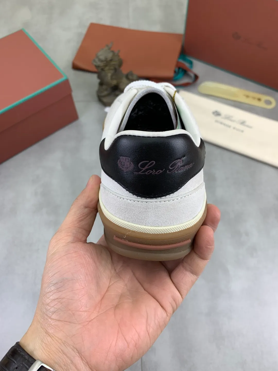 Men's men's shoes 💰P580 New model 💰 The latest casual shoes Loro Piana 💯 Top grade 💯 Buy the original copy 💯 Founded the existing Loro Piana company on April 24, 1924. It is the sixth generation of family operation, providing the best quality products to customers who are discerning about taste and quality. Imported original fly woven fabric with cowhide fabric, plain calfskin lining, hand-stitched thread with cowhide feet, original packaging, high-end outsole, size: 38-45 (customized for 46), 8️⃣ colors available